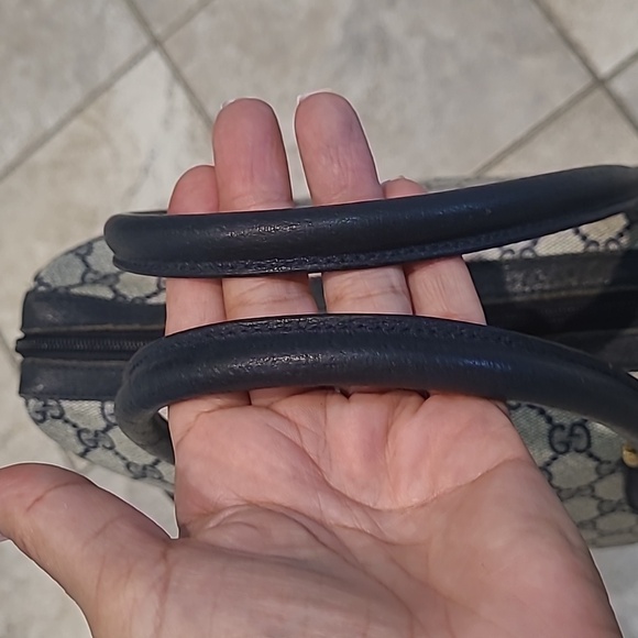 ***SOLD**GUCCI MONOGRAM 2- WAY BAG WITH DUAL ZIPPERS & REMOVEABLE STRAP - Picture 9 of 16